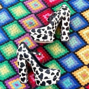 Alice + Olivia Black & White Heart Print Platforms Pony Hair Cow Print
